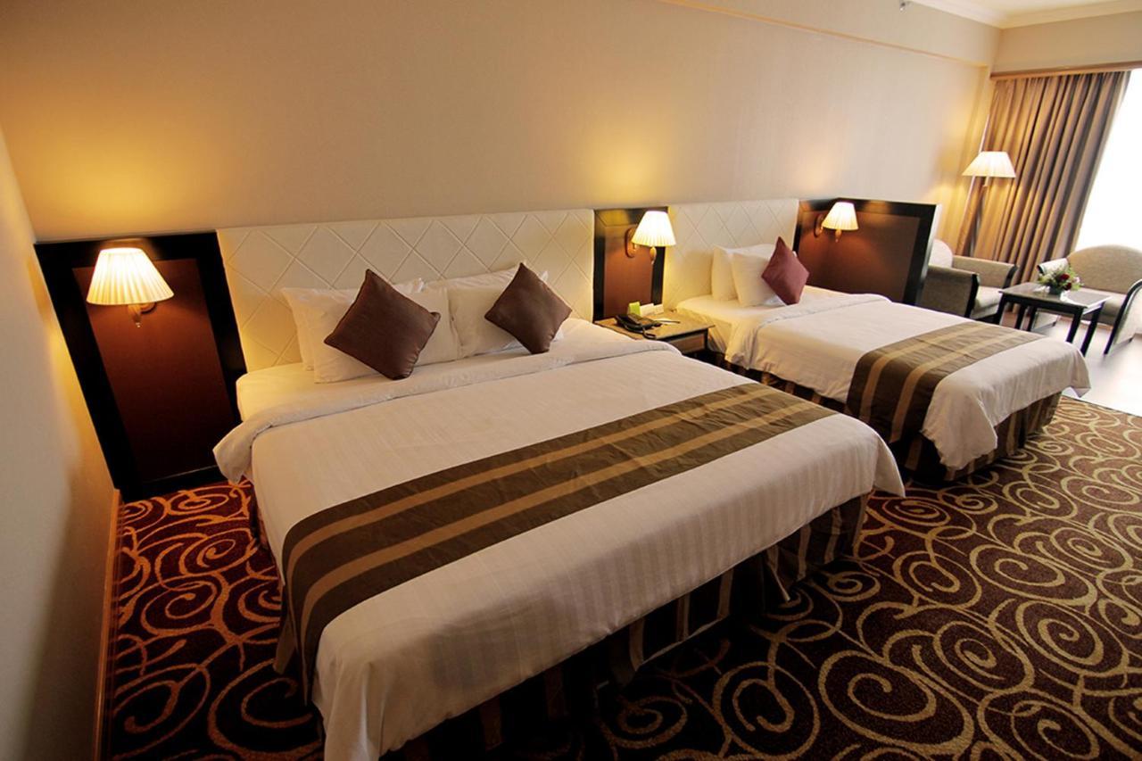 Mega Hotel Sdn Bhd Miri Extérieur photo