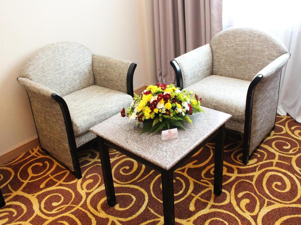Mega Hotel Sdn Bhd Miri Extérieur photo