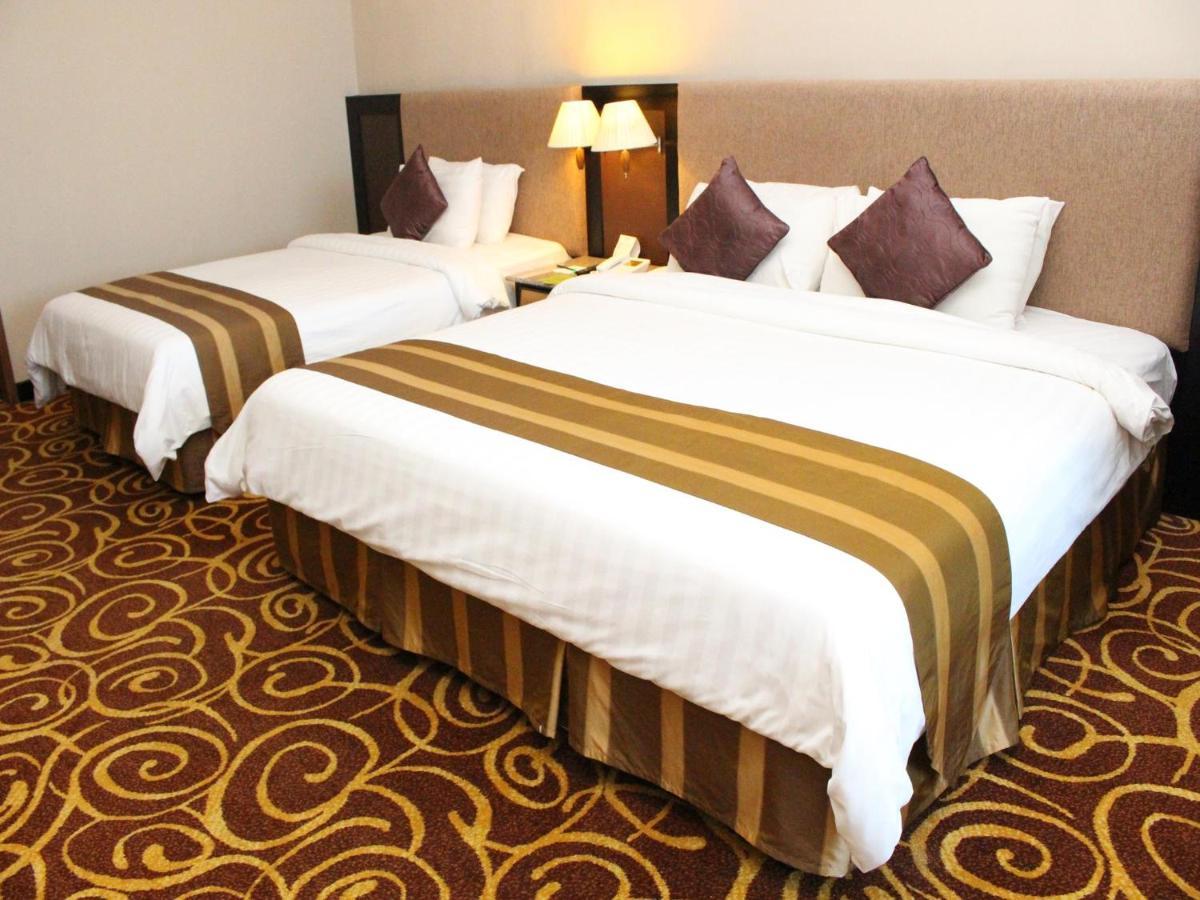 Mega Hotel Sdn Bhd Miri Extérieur photo
