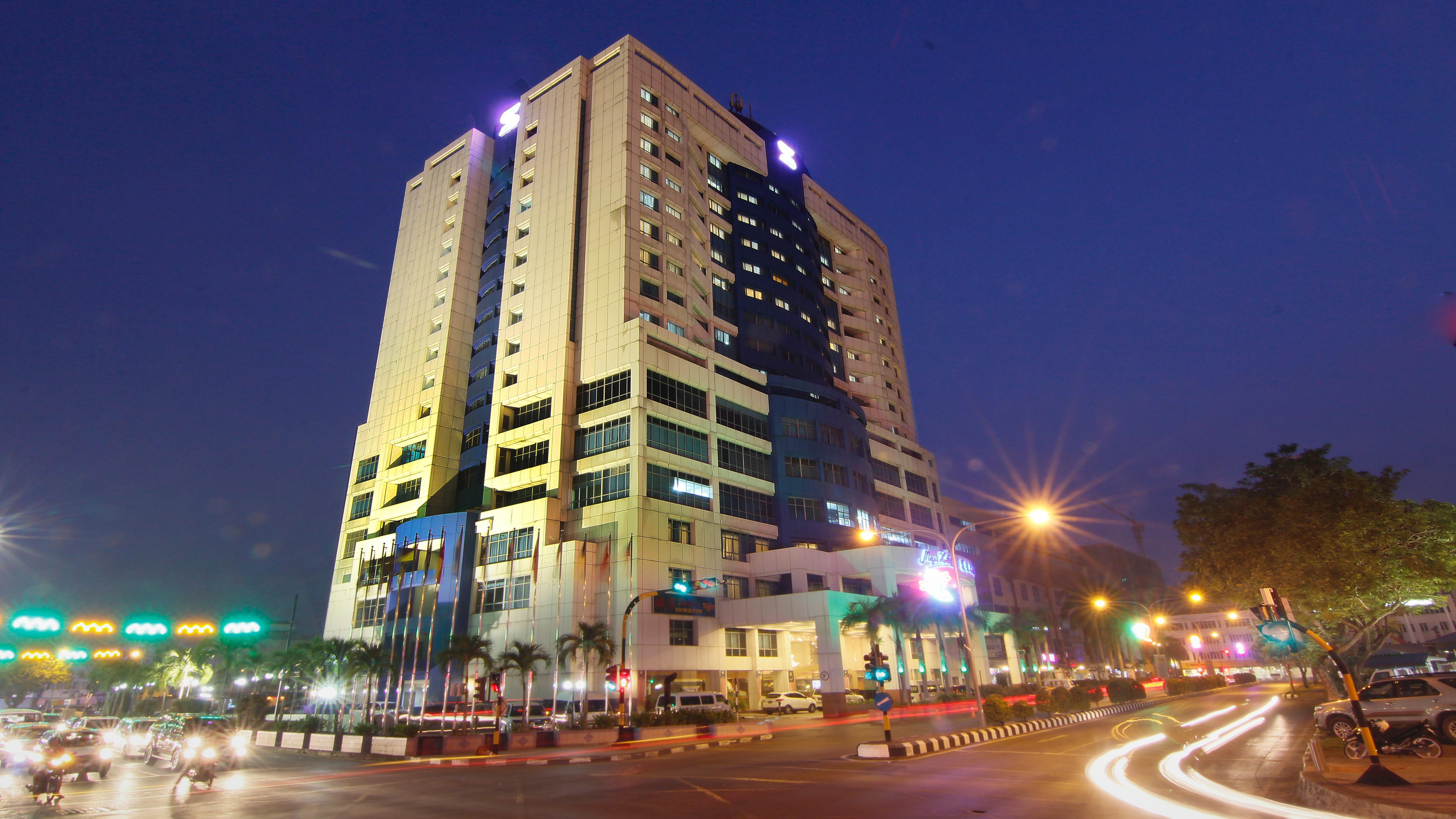 Mega Hotel Sdn Bhd Miri Extérieur photo