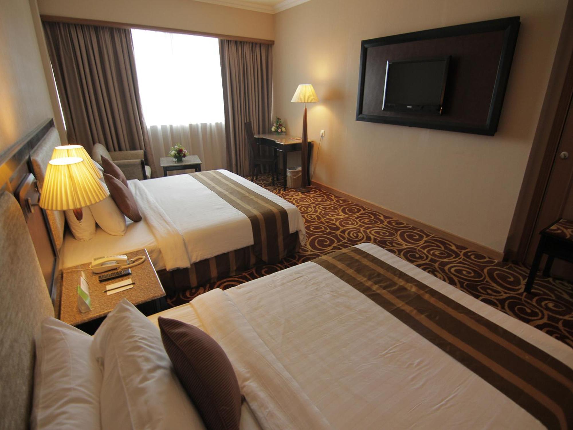Mega Hotel Sdn Bhd Miri Extérieur photo