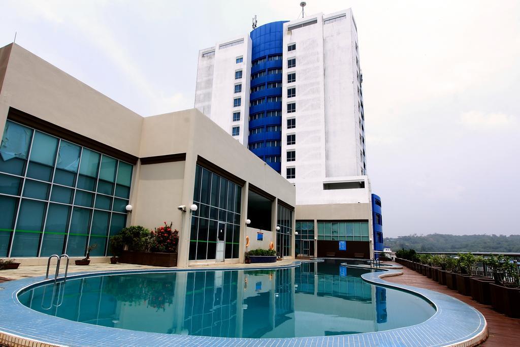 Mega Hotel Sdn Bhd Miri Extérieur photo