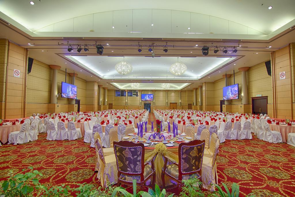 Mega Hotel Sdn Bhd Miri Extérieur photo