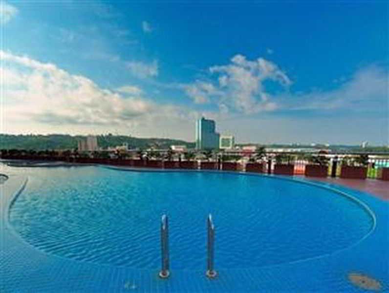Mega Hotel Sdn Bhd Miri Extérieur photo