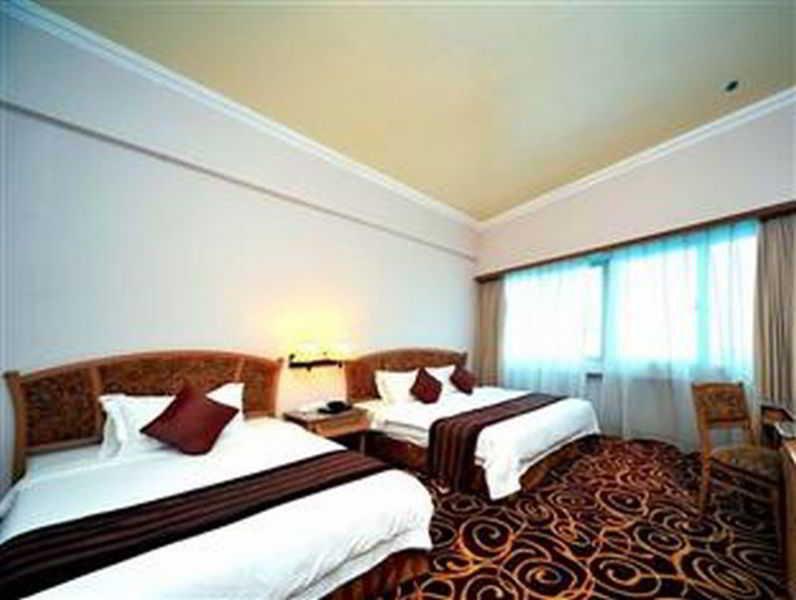 Mega Hotel Sdn Bhd Miri Extérieur photo