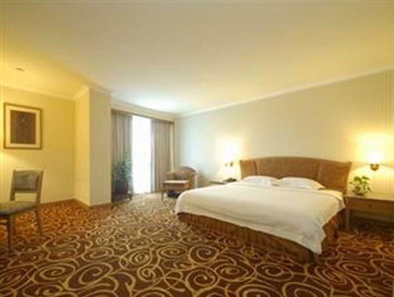Mega Hotel Sdn Bhd Miri Extérieur photo