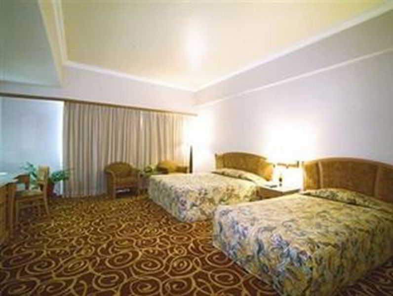 Mega Hotel Sdn Bhd Miri Extérieur photo