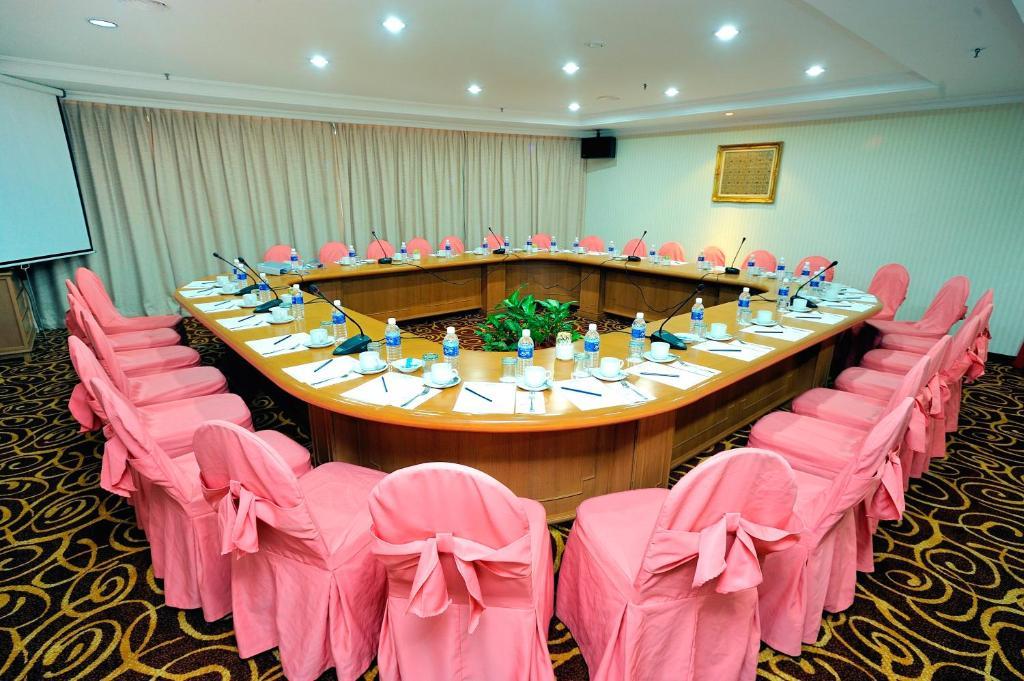 Mega Hotel Sdn Bhd Miri Extérieur photo