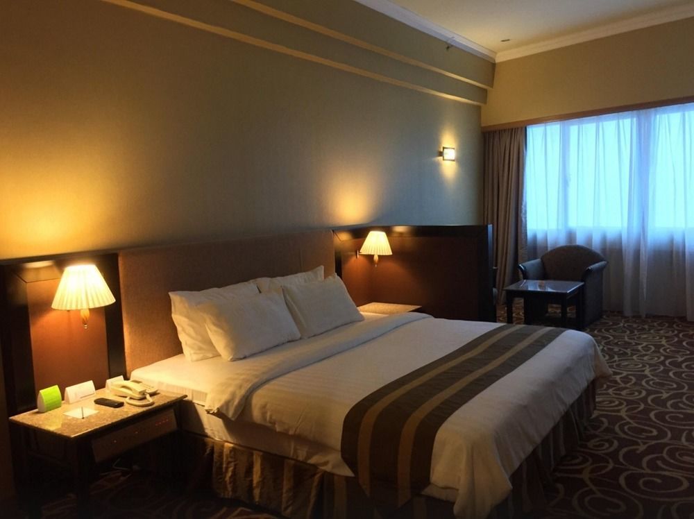 Mega Hotel Sdn Bhd Miri Extérieur photo