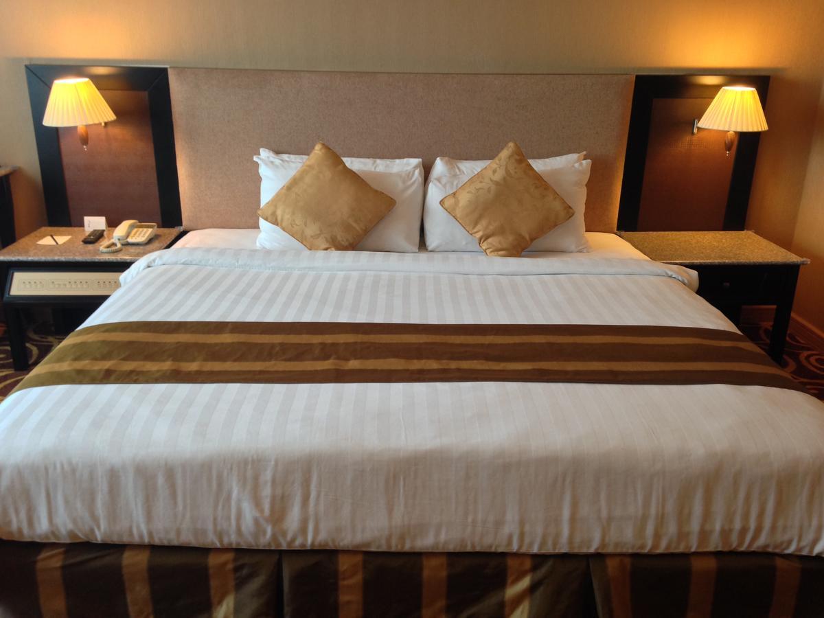 Mega Hotel Sdn Bhd Miri Extérieur photo