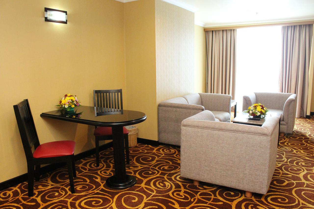 Mega Hotel Sdn Bhd Miri Extérieur photo