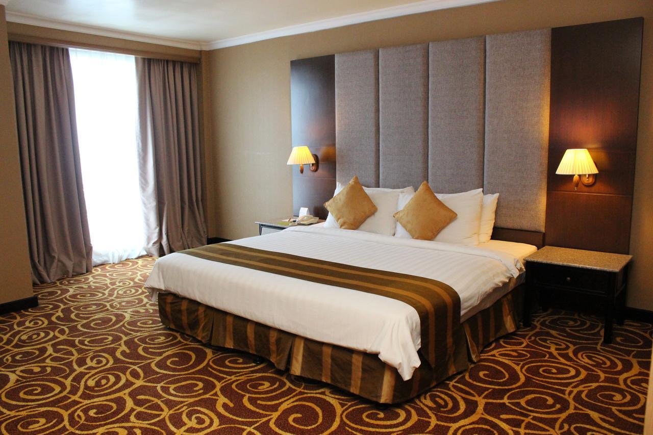 Mega Hotel Sdn Bhd Miri Extérieur photo