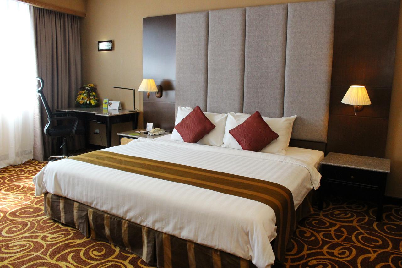 Mega Hotel Sdn Bhd Miri Extérieur photo