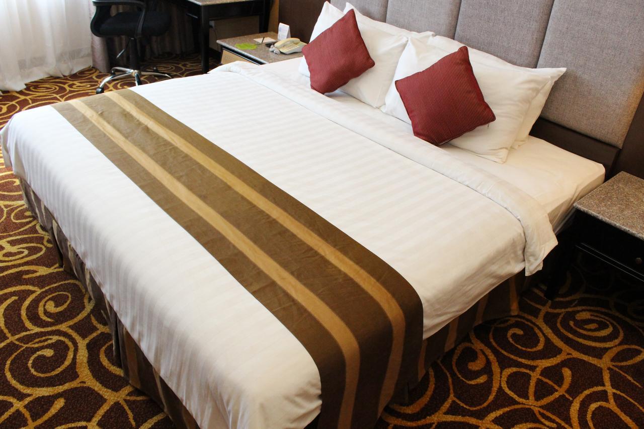 Mega Hotel Sdn Bhd Miri Extérieur photo