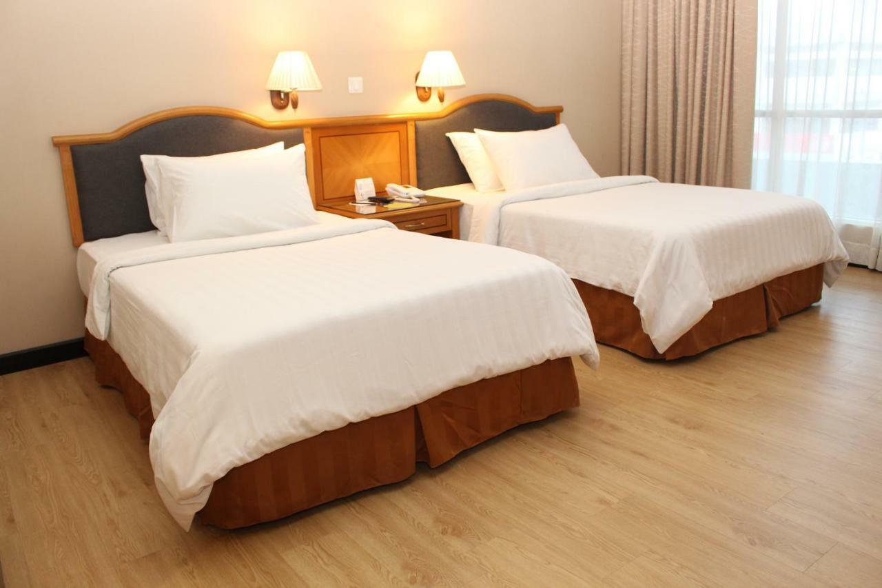 Mega Hotel Sdn Bhd Miri Extérieur photo