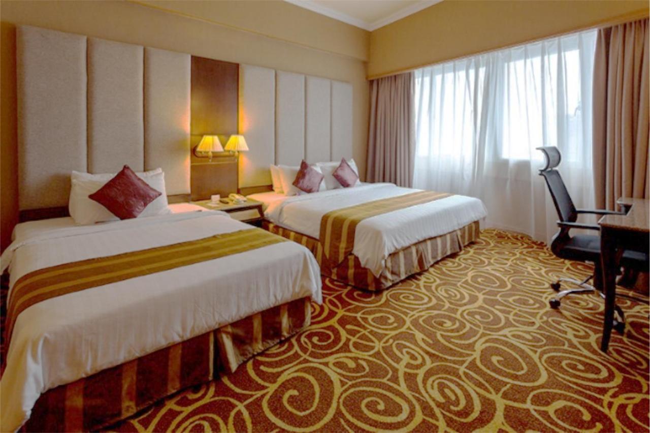 Mega Hotel Sdn Bhd Miri Extérieur photo